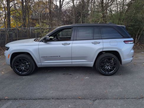 New 2025 Jeep Grand Cherokee Summit w/ Obsidian Package image 5