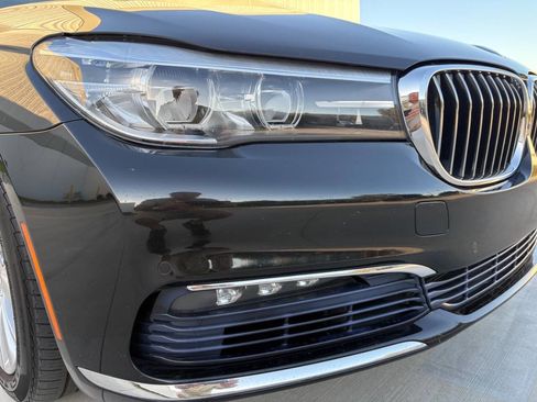 Used 2017 BMW 740i image 4