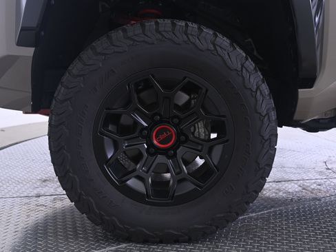 Used 2025 Toyota Tacoma TRD Pro AWD/4WD image 11
