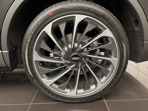 Used 2025 Lincoln Aviator Reserve w/ Equipment Group 201A image 7