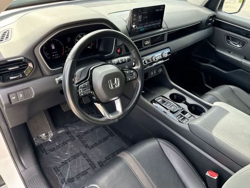 Used 2025 Honda Pilot EX-L image 13