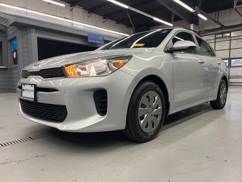 Used 2020 Kia Rio LX image 3