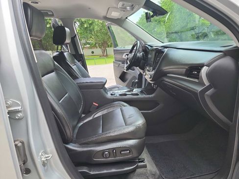 Used 2020 Chevrolet Traverse LT w/ LT Premium Package FWD image 39