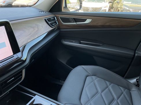 Used 2025 Volkswagen Atlas SE image 38