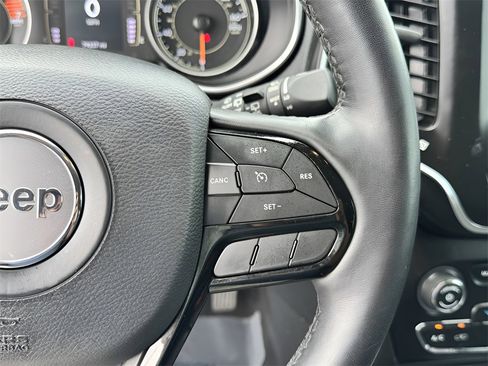 Used 2021 Jeep Cherokee Latitude Plus image 16