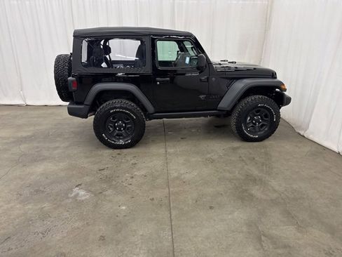 Used 2025 Jeep Wrangler Sport image 22