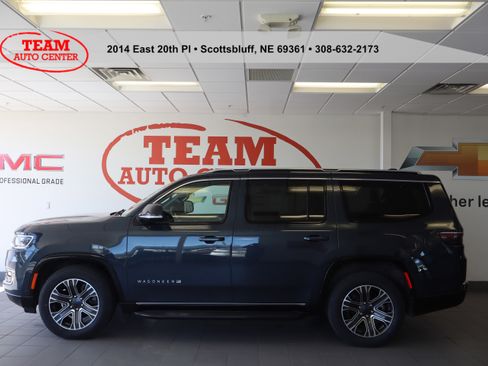 Used 2024 Jeep Wagoneer Series II w/ Flexible Seating Group AWD/4WD image 1