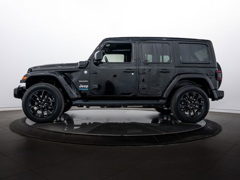 Used 2021 Jeep Wrangler Unlimited Sahara w/ Cold Weather Group image 6