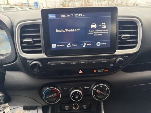 Certified 2025 Hyundai Venue SE image 21