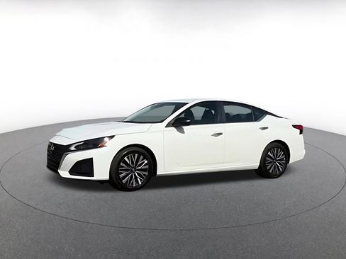 Used 2025 Nissan Altima 2.5 SV image 7