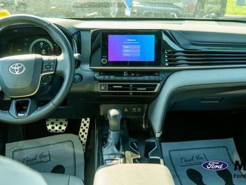 Used 2025 Toyota Camry SE w/ Convenience Package AWD/4WD image 14
