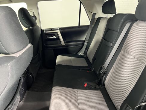 Used 2017 Toyota 4Runner SR5 AWD/4WD image 18