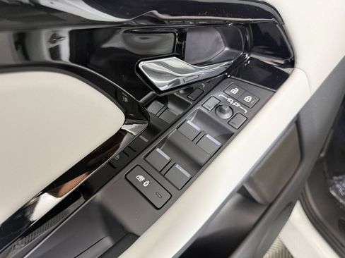New 2026 Land Rover Range Rover Evoque S image 19