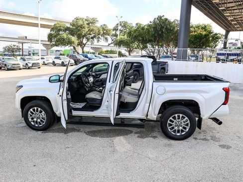 Certified 2024 Toyota Tacoma Limited w/ Limited Package (LT) AWD/4WD image 11