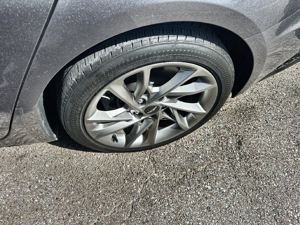 Used 2022 Genesis G70 2.0T RWD image 2