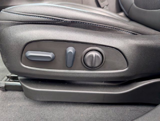 Used 2023 Chevrolet Bolt LT w/ Infotainment Package FWD image 15