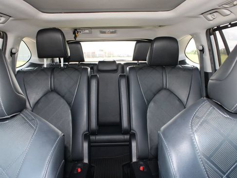 Used 2020 Toyota Highlander Platinum AWD/4WD image 18