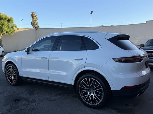 Used 2021 Porsche Cayenne AWD/4WD image 10