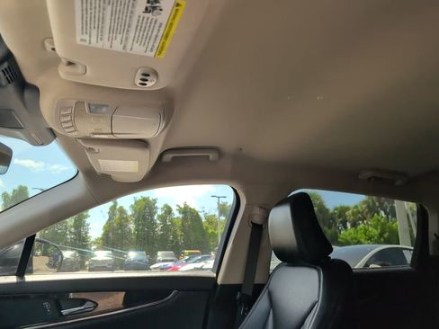 Used 2022 Lincoln Nautilus FWD w/ Premium Package image 10