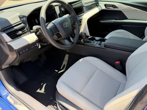 Used 2025 Toyota Camry XLE FWD image 7