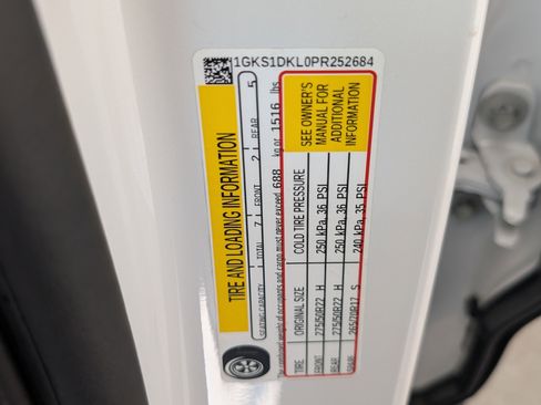 Used 2023 GMC Yukon Denali w/ Denali Reserve Package image 41