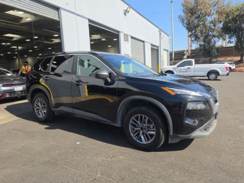 Used 2023 Nissan Rogue S AWD/4WD image 2
