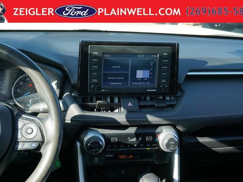 Used 2021 Toyota RAV4 LE AWD/4WD image 14