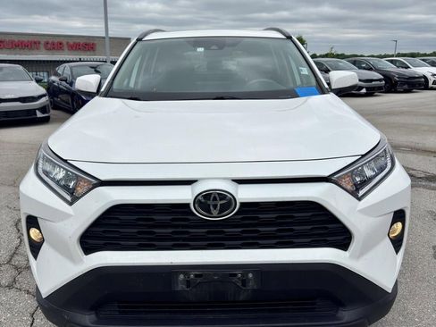 Used 2019 Toyota RAV4 XLE Premium AWD/4WD image 8