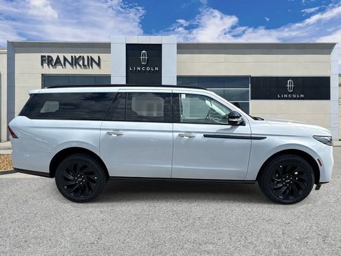 New 2026 Lincoln Navigator L Reserve w/ Jet Appearance Package AWD/4WD image 8
