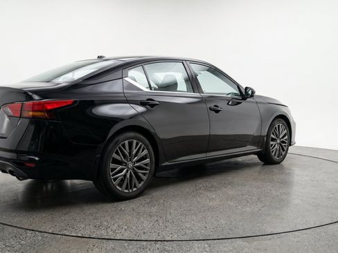 Used 2025 Nissan Altima 2.5 SV FWD image 9