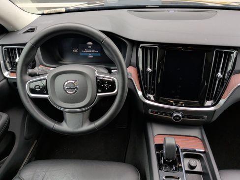 Used 2025 Volvo V60 B5 Cross Country Plus image 20