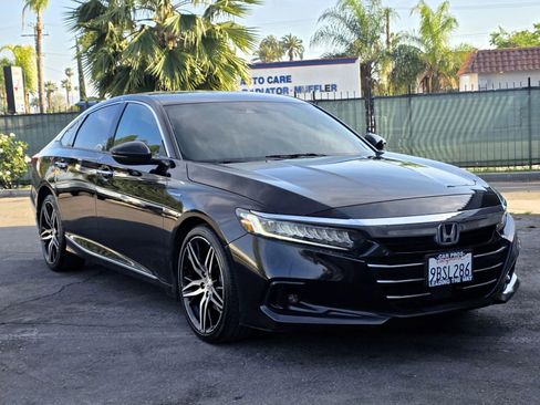 Used 2022 Honda Accord Touring image 2