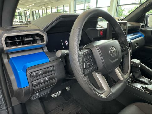 Used 2025 Toyota Tacoma TRD Sport AWD/4WD image 10