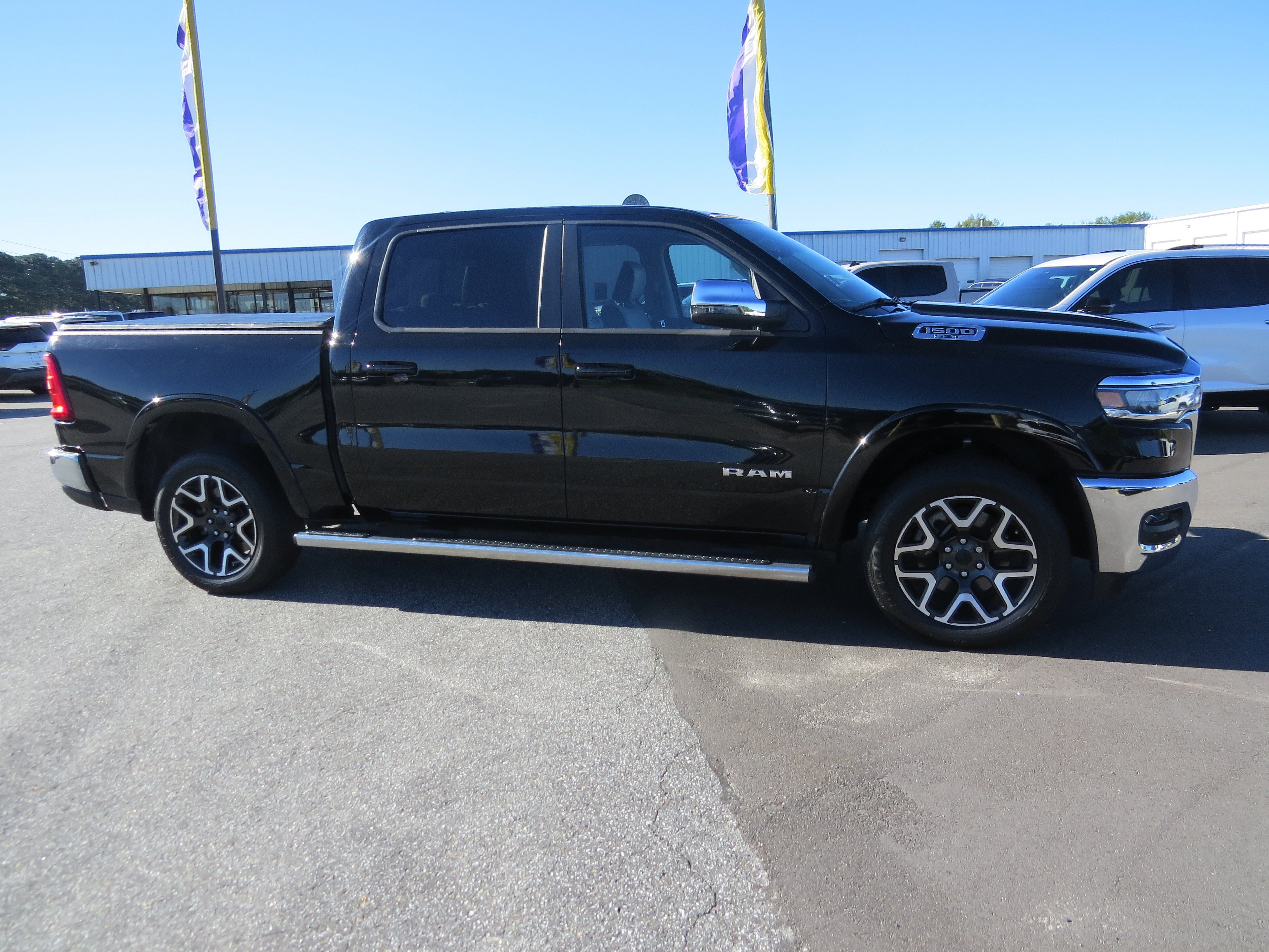 Used 2025 RAM 1500 Laramie AWD/4WD image 2
