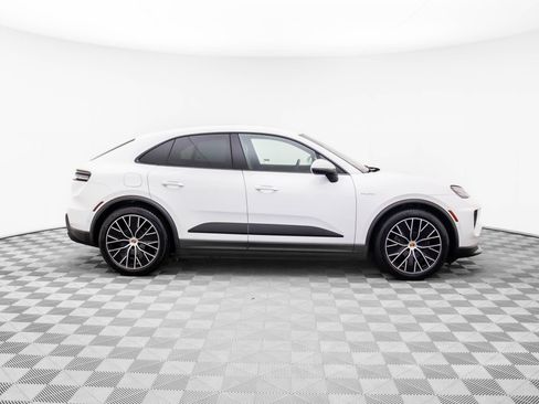 Certified 2025 Porsche Macan Electric image 7