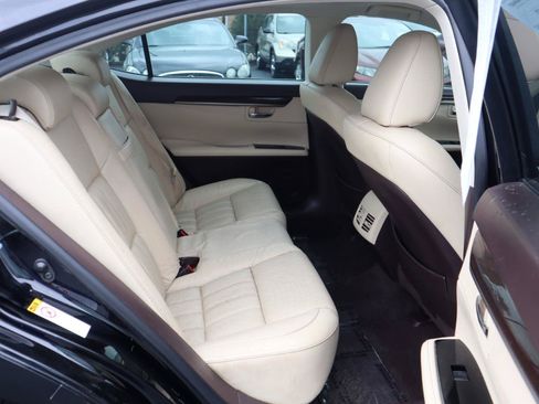 Used 2016 Lexus ES 350 w/ Luxury Package w/Wood Trim FWD image 11