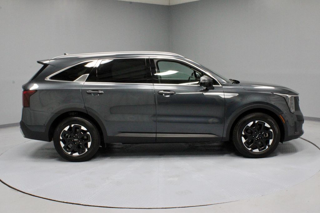 Used 2024 Kia Sorento S FWD image 13