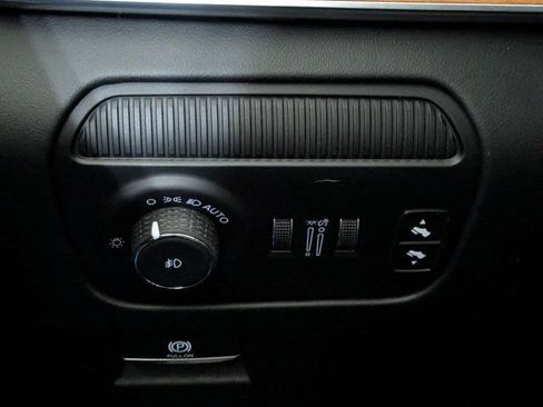 Certified 2022 Jeep Grand Wagoneer Series III w/ Rear Seat Video Group 1 AWD/4WD image 27