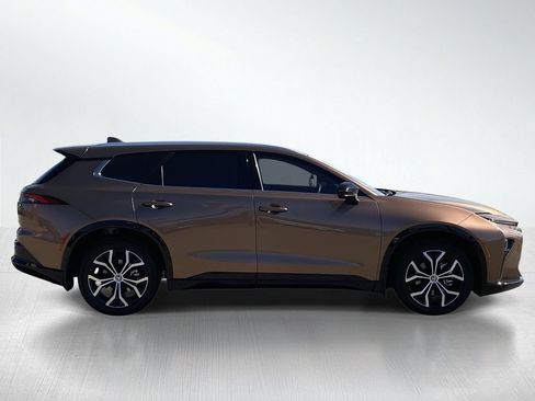 Certified 2025 Toyota Crown Signia XLE image 10