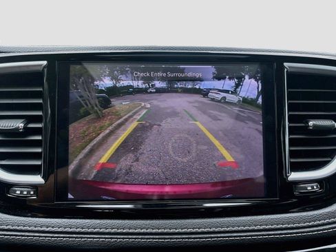 Used 2023 Chrysler Pacifica Limited FWD image 22