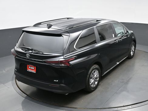 Used 2026 Toyota Sienna XLE FWD image 42