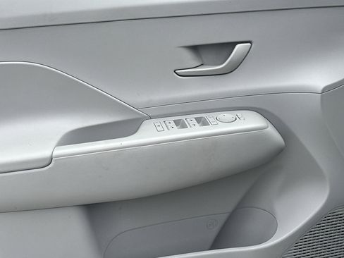 Used 2025 Hyundai Kona SEL image 10