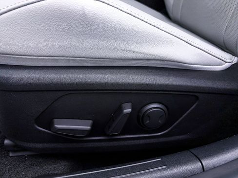 Used 2022 Hyundai Elantra Limited image 21