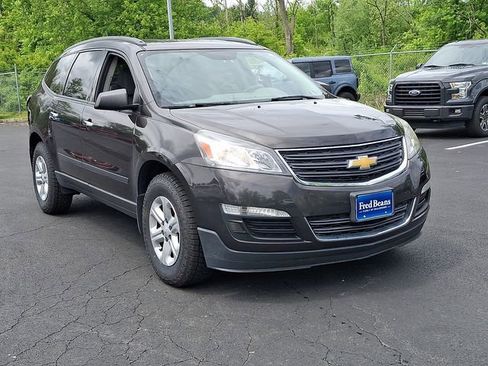 Used 2017 Chevrolet Traverse LS FWD image 2