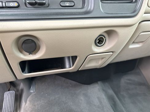 Used 2004 Chevrolet Avalanche 2WD image 34