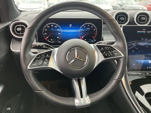 Used 2025 Mercedes-Benz GLC 300 4MATIC image 11