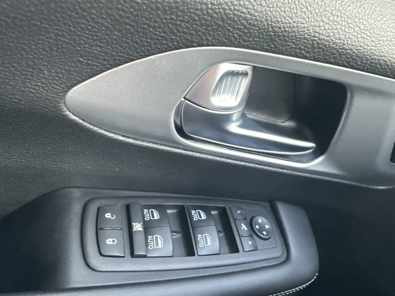 Used 2026 Chrysler Pacifica Limited w/ S Appearance Package FWD image 17