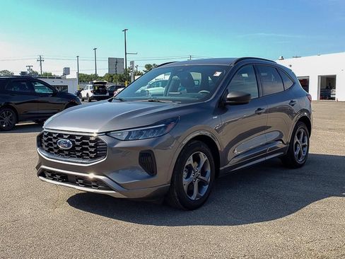 Used 2023 Ford Escape ST-Line FWD image 3