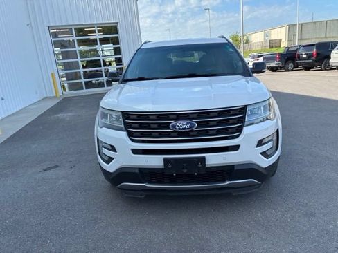 Used 2016 Ford Explorer XLT w/ Equipment Group 202A AWD/4WD image 6