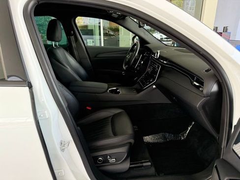 Certified 2023 Maserati Grecale Modena image 11